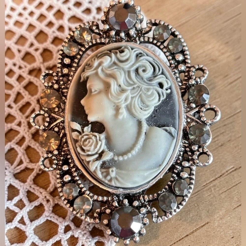 Vintage Style Silver Tone Grey Rhinestone Victorian Lady Cameo Brooch Pin